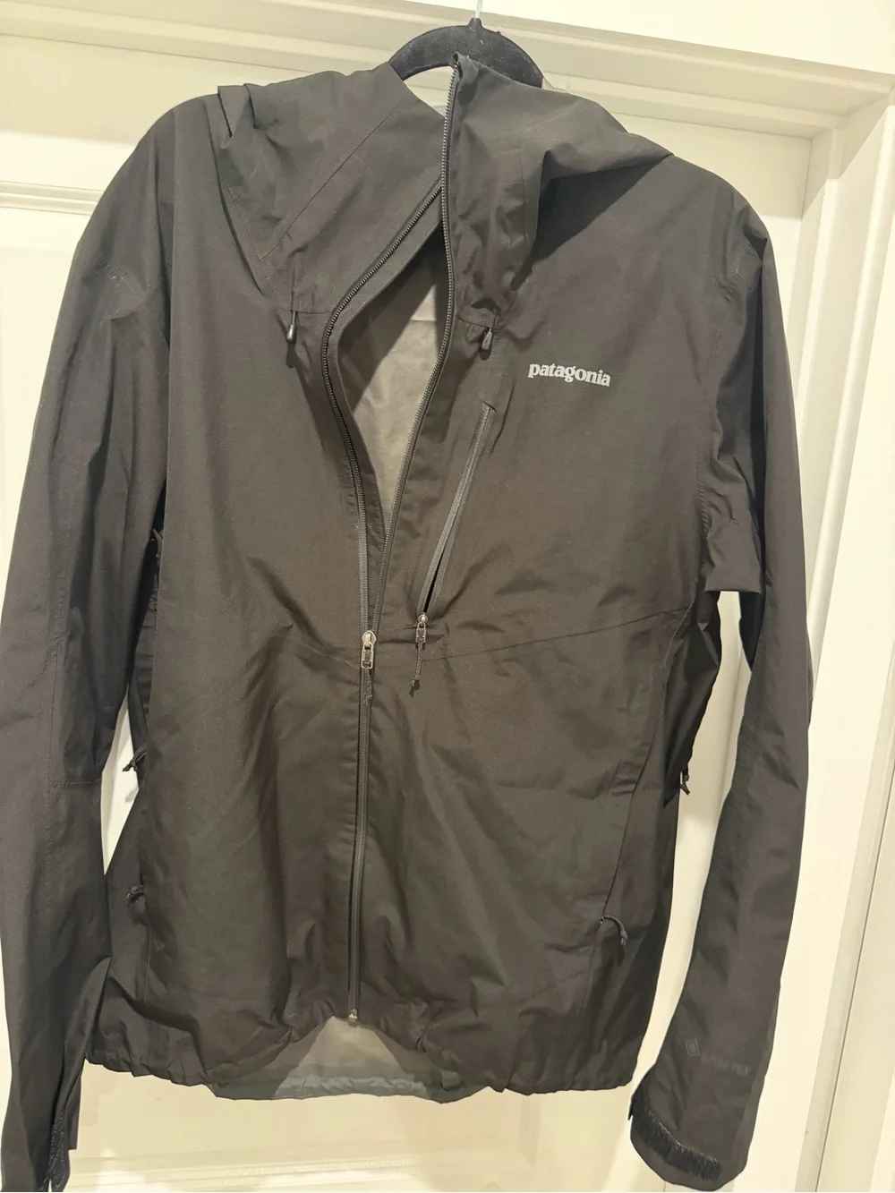 Patagonia Gore-Tex Jacket- Size L Men
